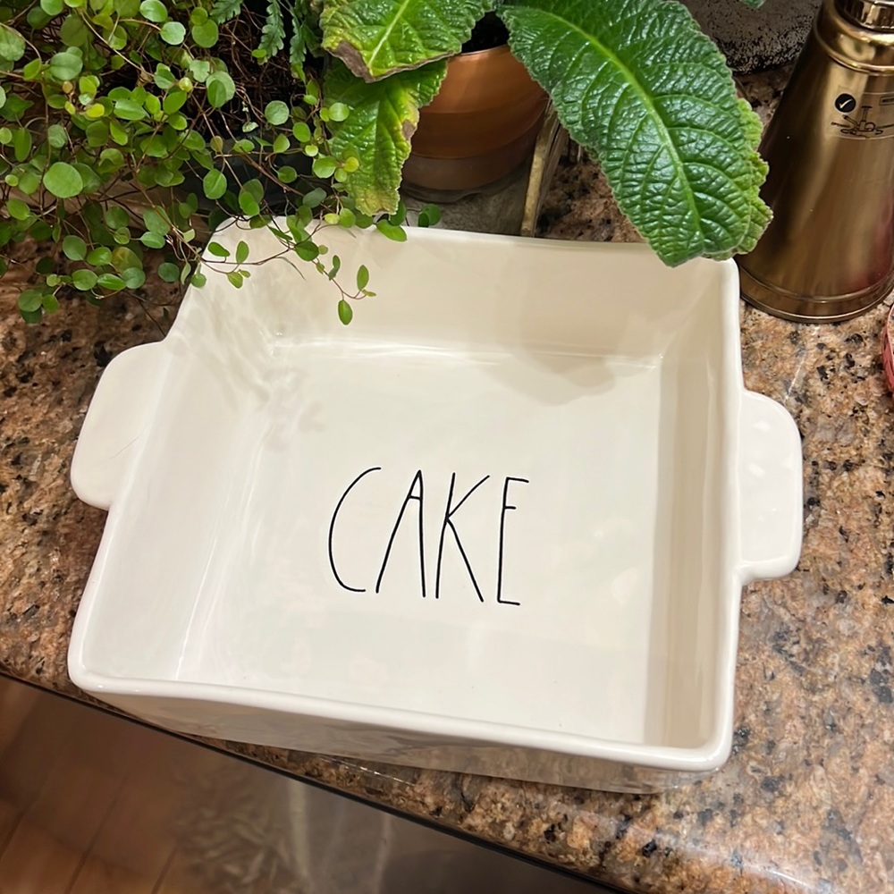 Rae Dunn “Cake” Pan